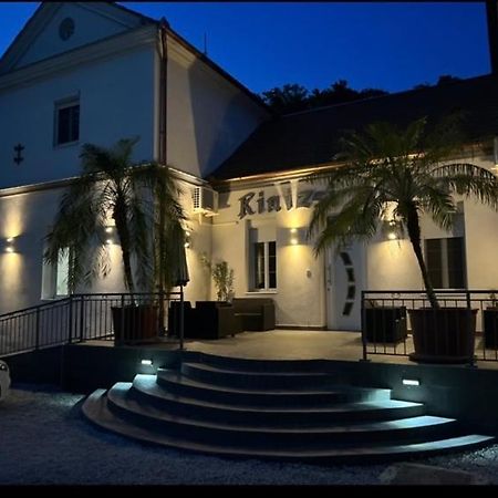 Kinizsi Udvar Apartmanhaz Balatonboglar Exterior photo