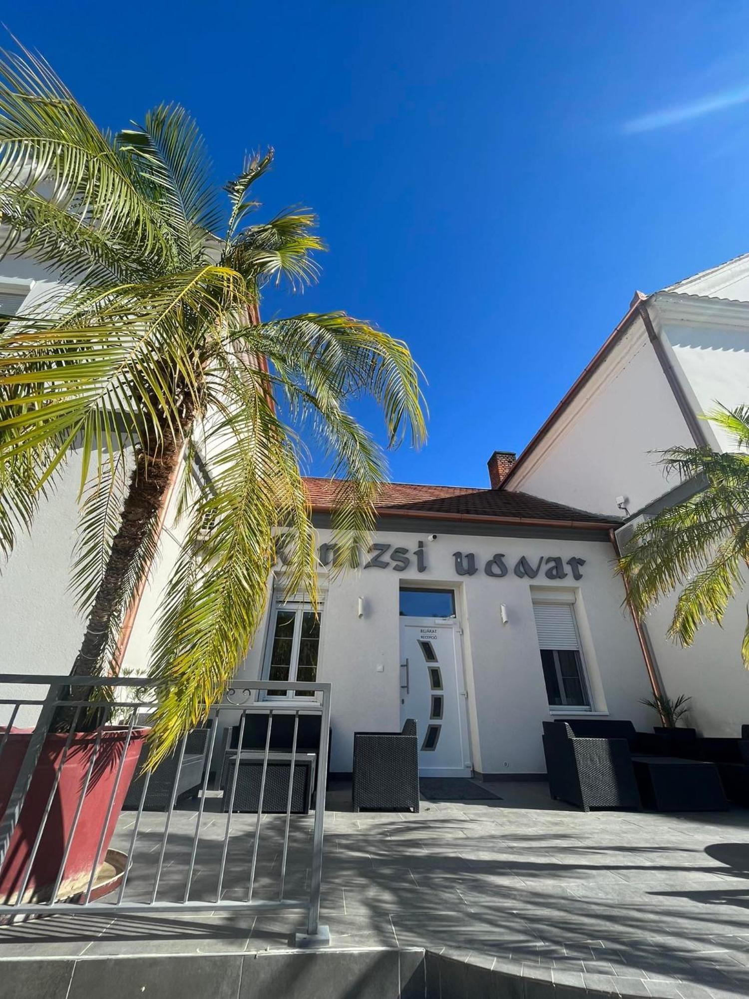 Kinizsi Udvar Apartmanhaz Balatonboglar Exterior photo