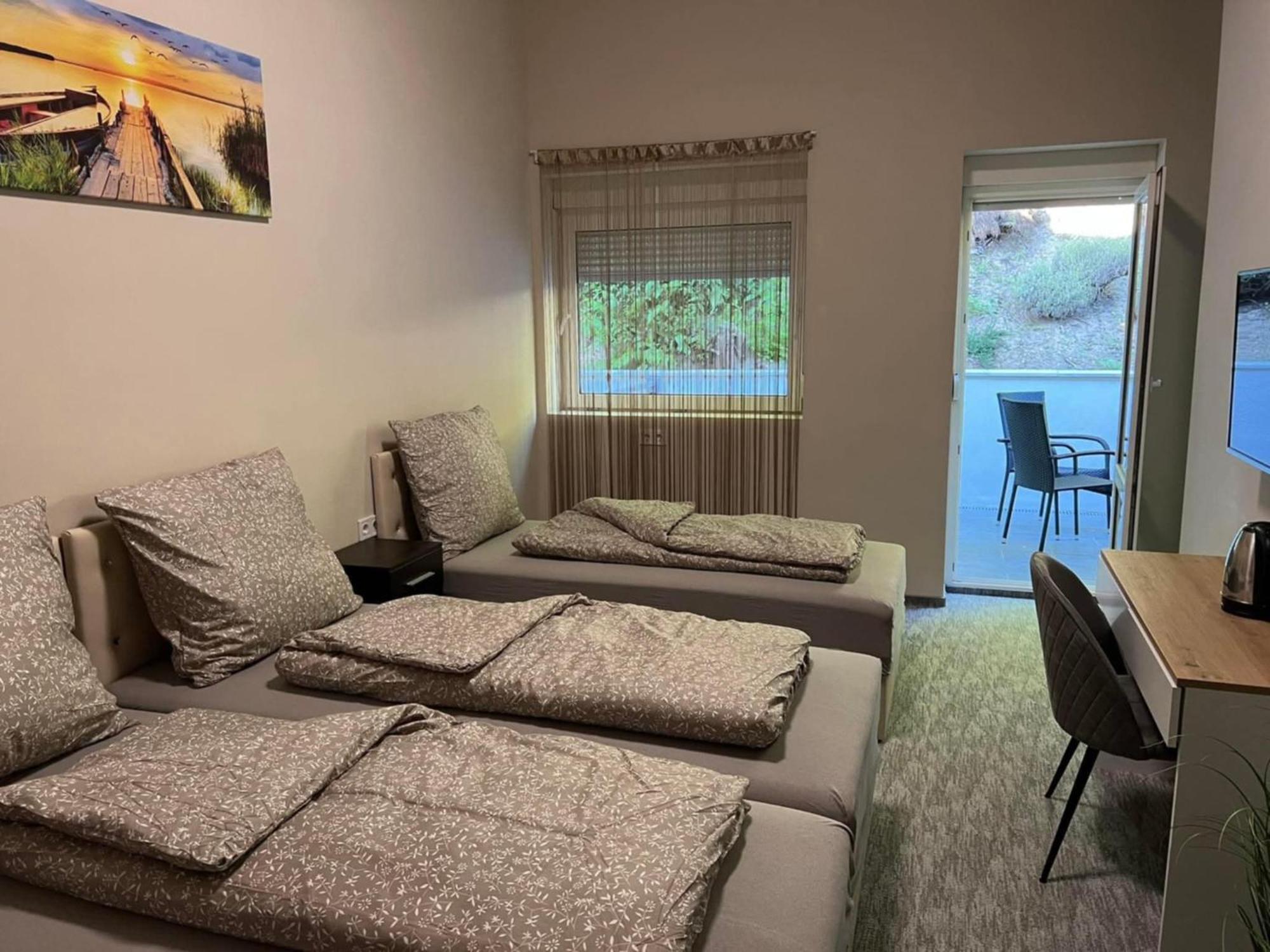 Kinizsi Udvar Apartmanhaz Balatonboglar Exterior photo