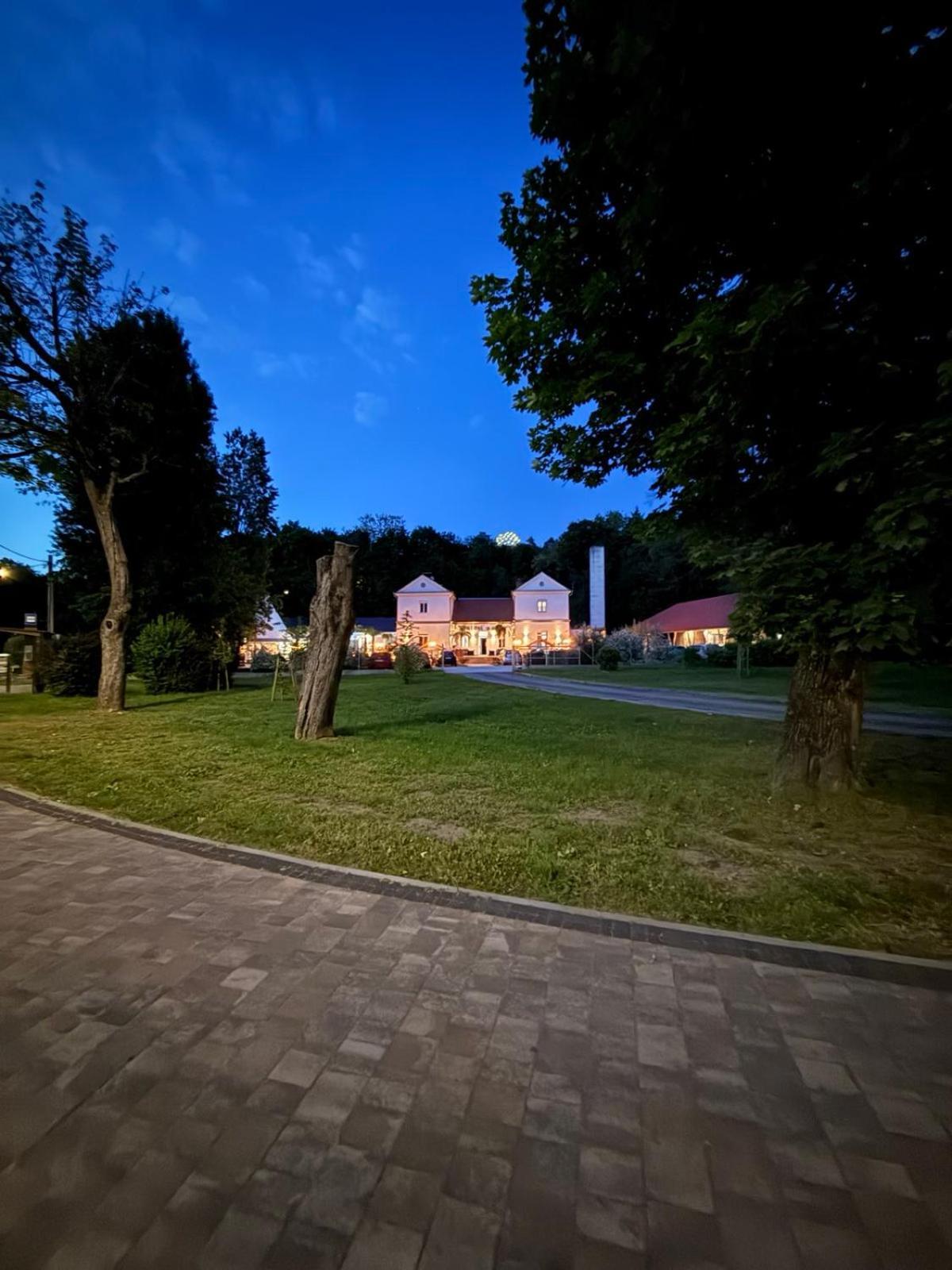 Kinizsi Udvar Apartmanhaz Balatonboglar Exterior photo