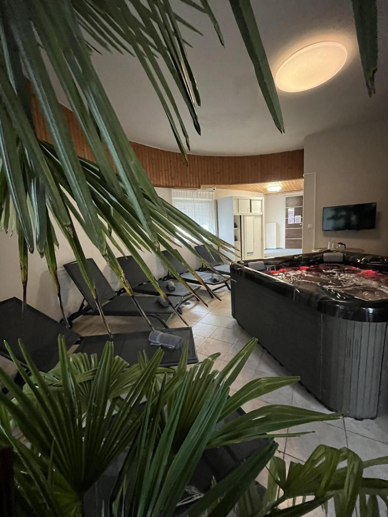 Kinizsi Udvar Apartmanhaz Balatonboglar Exterior photo